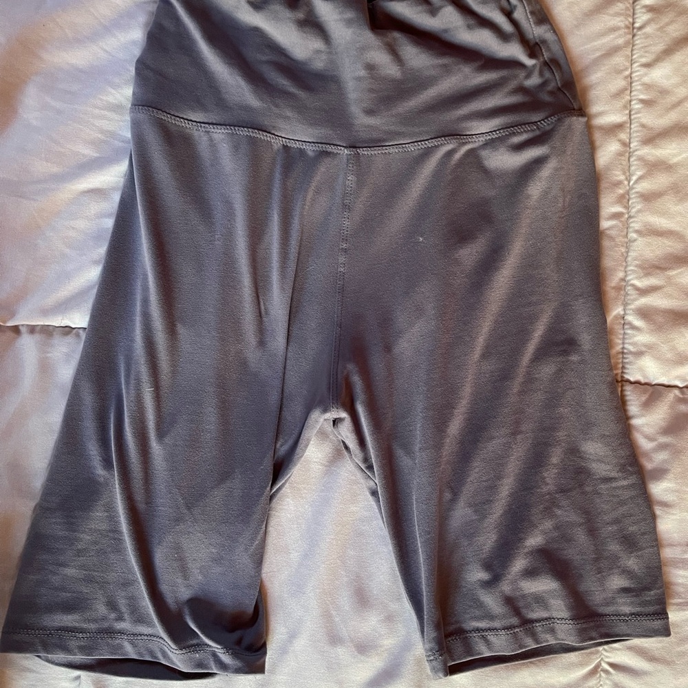 High-Waisted Seamless Gym Shorts - Picture 5 of 5